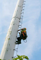 通信铁塔攀爬冠航防坠器筑牢安全防线，守护生命底线
