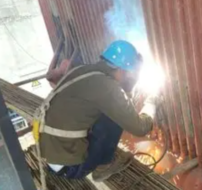 锅炉水冷壁检修规范佩戴安全带守护作业安全